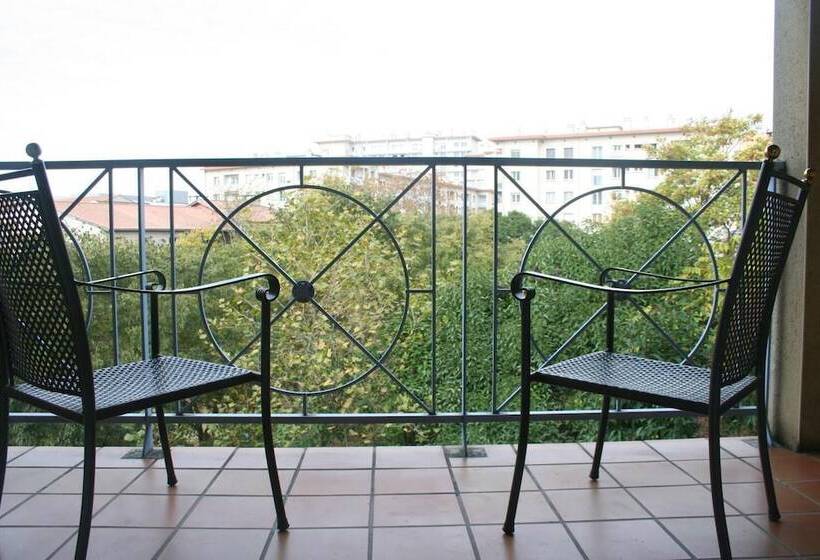 הוסטל La Petite Auberge De Saint Sernin