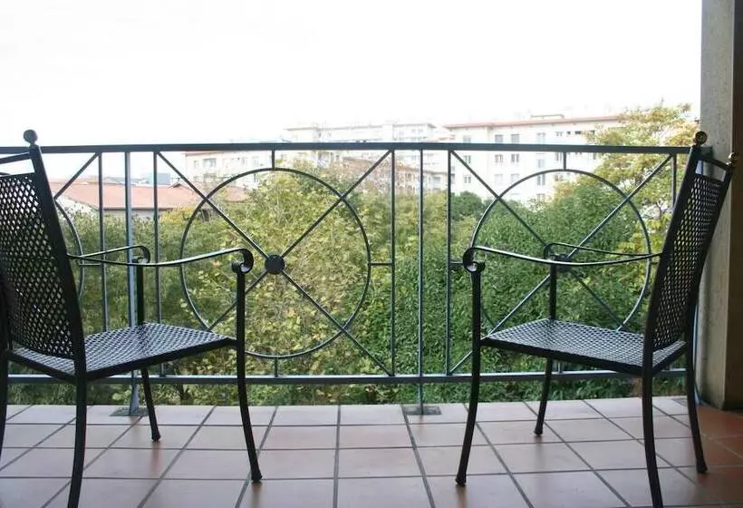 הוסטל La Petite Auberge De Saint Sernin