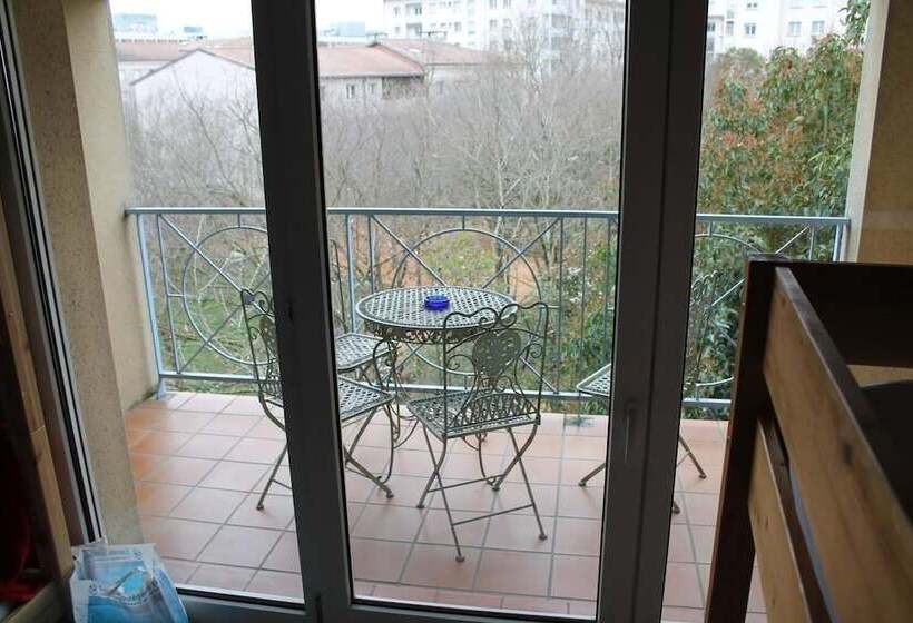 הוסטל La Petite Auberge De Saint Sernin