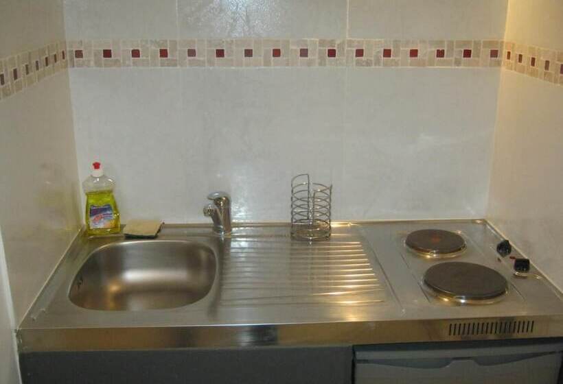 הוסטל La Petite Auberge De Saint Sernin