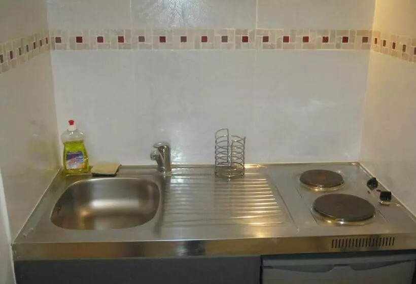 هاستل La Petite Auberge De Saint Sernin