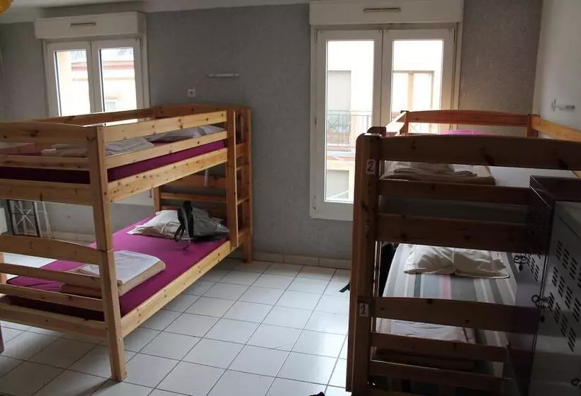 הוסטל La Petite Auberge De Saint Sernin