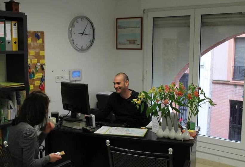 הוסטל La Petite Auberge De Saint Sernin