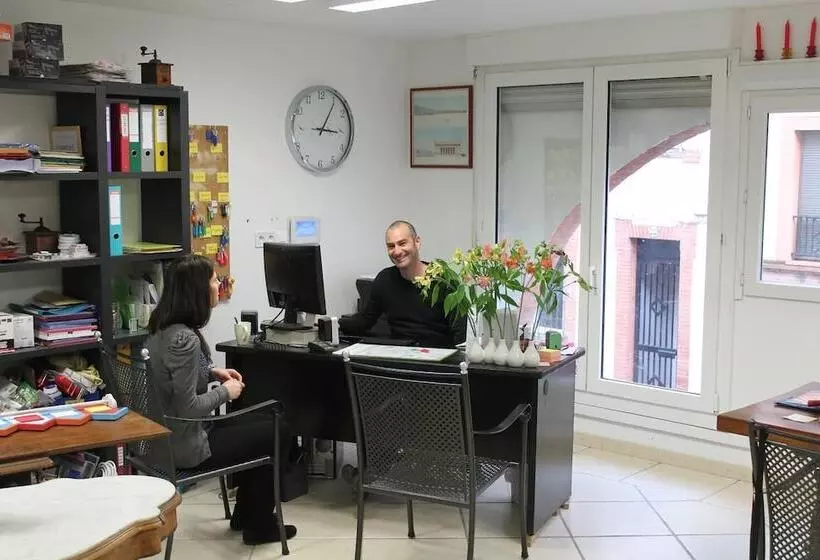 הוסטל La Petite Auberge De Saint Sernin