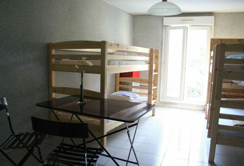 הוסטל La Petite Auberge De Saint Sernin