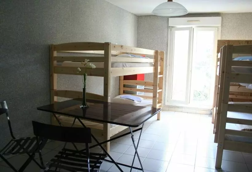 הוסטל La Petite Auberge De Saint Sernin