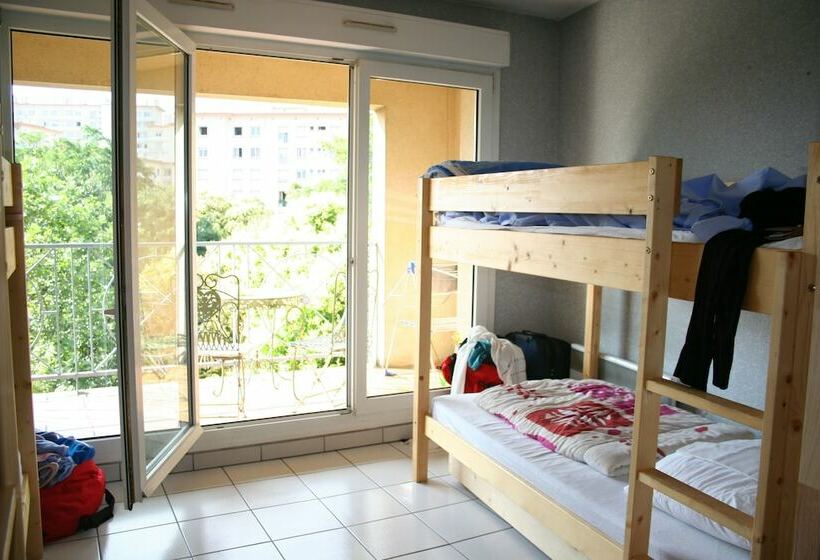 הוסטל La Petite Auberge De Saint Sernin