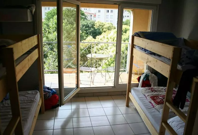 הוסטל La Petite Auberge De Saint Sernin