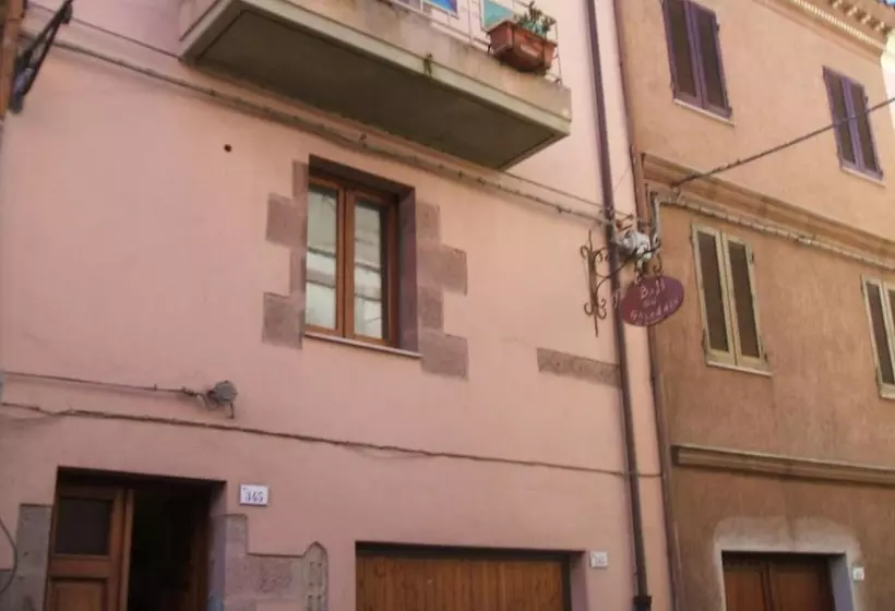 ベッドアンドブレックファースト Su Ghindalu Guesthouse