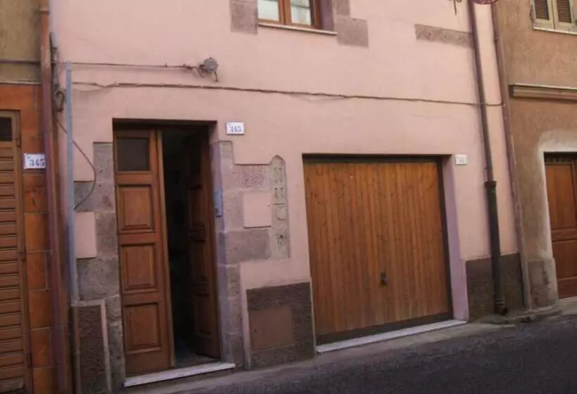 ベッドアンドブレックファースト Su Ghindalu Guesthouse