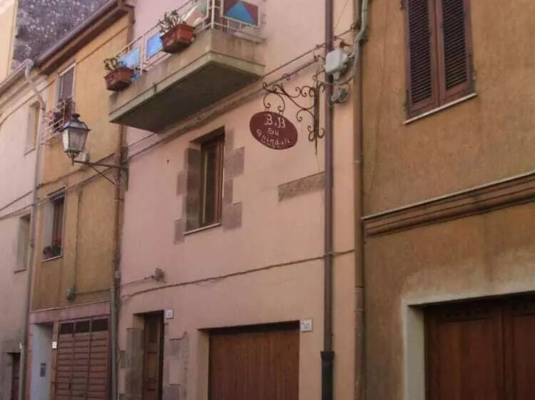 ベッドアンドブレックファースト Su Ghindalu Guesthouse