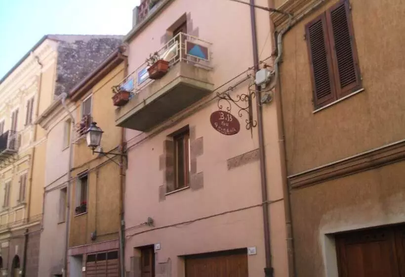 ベッドアンドブレックファースト Su Ghindalu Guesthouse