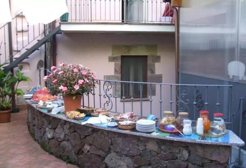 ベッドアンドブレックファースト Su Ghindalu Guesthouse