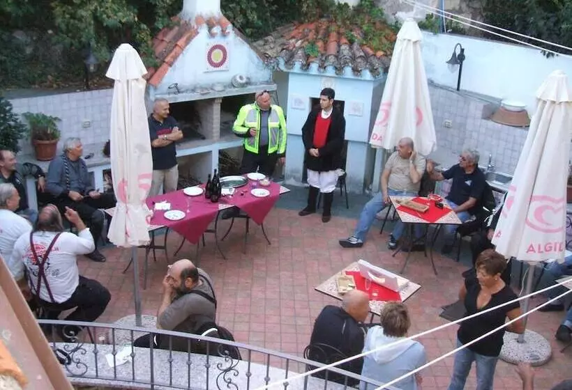 ベッドアンドブレックファースト Su Ghindalu Guesthouse