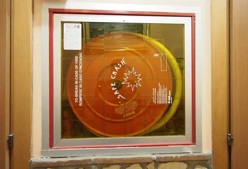 مسافرخانه Alessandro Palace & Bar