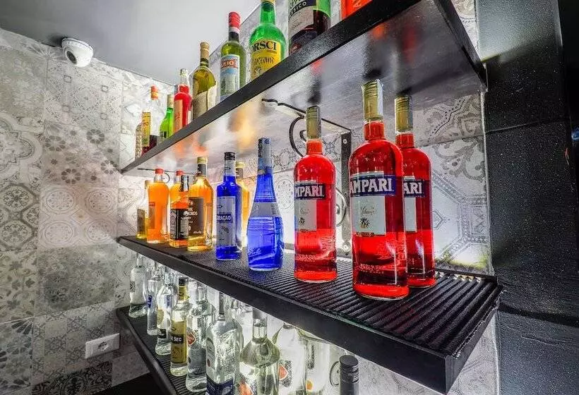 مسافرخانه Alessandro Palace & Bar