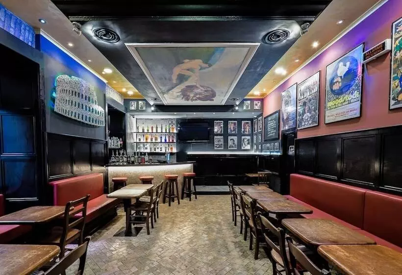 مسافرخانه Alessandro Palace & Bar