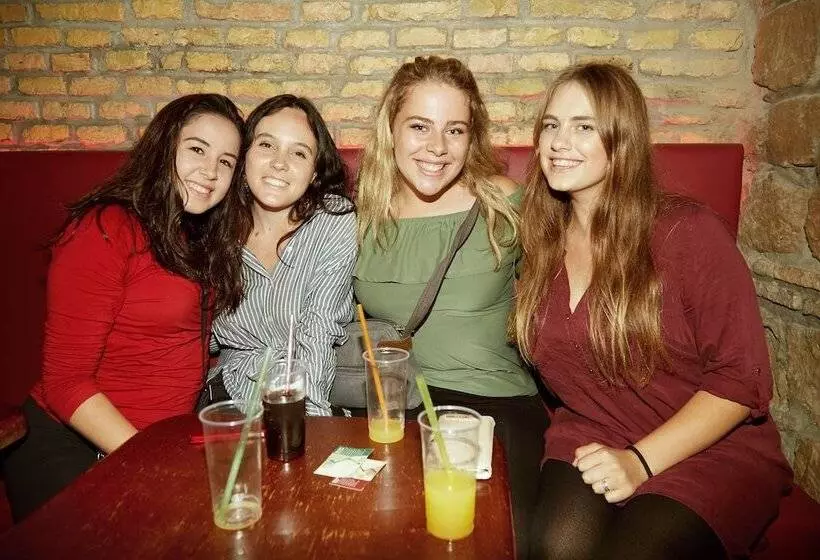 مسافرخانه Alessandro Palace & Bar