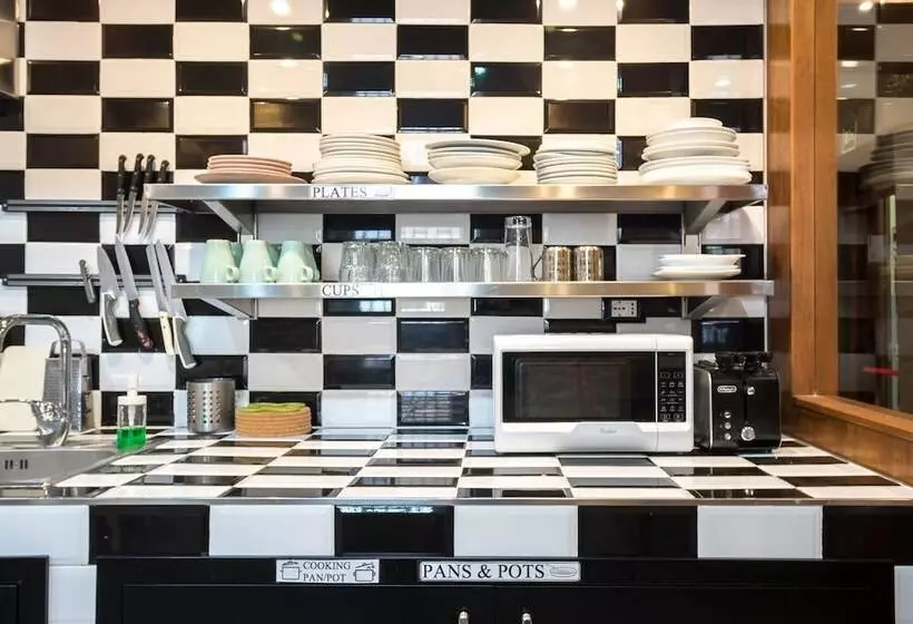 مسافرخانه Alessandro Palace & Bar