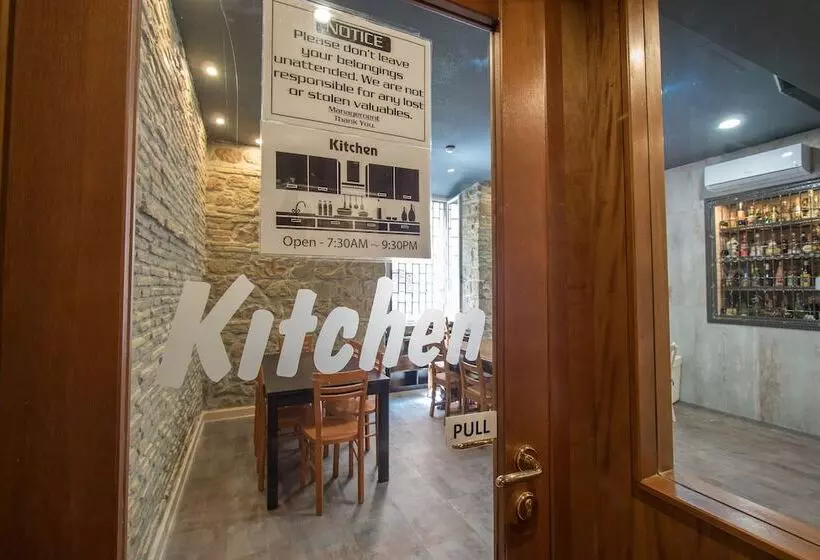 مسافرخانه Alessandro Palace & Bar