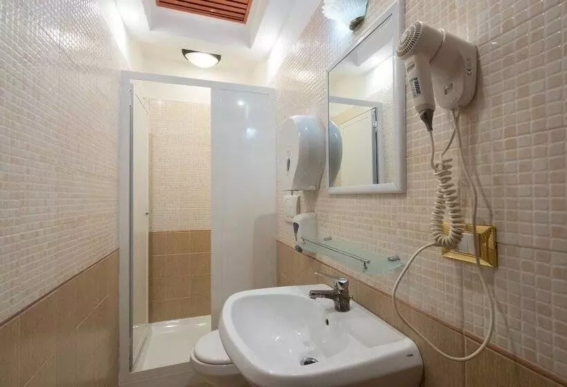 مسافرخانه Alessandro Palace & Bar