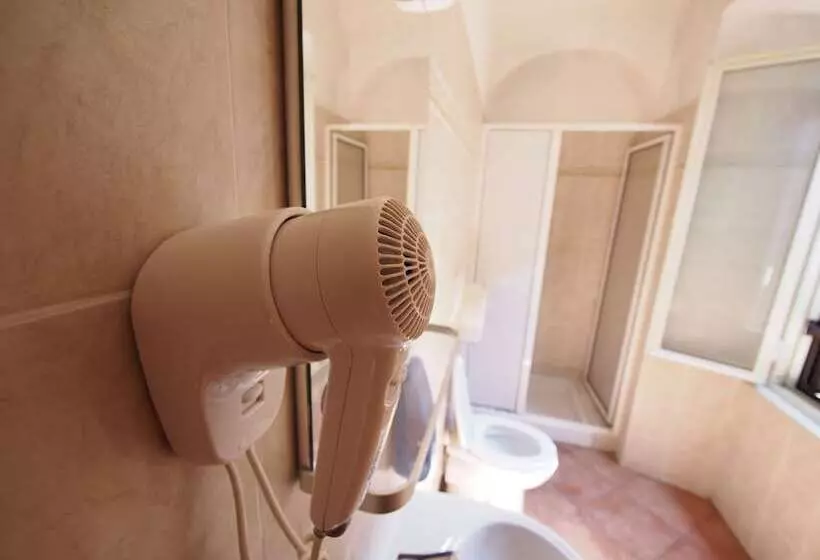 مسافرخانه Alessandro Palace & Bar