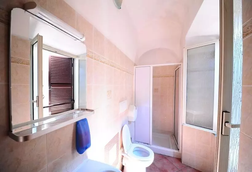 مسافرخانه Alessandro Palace & Bar