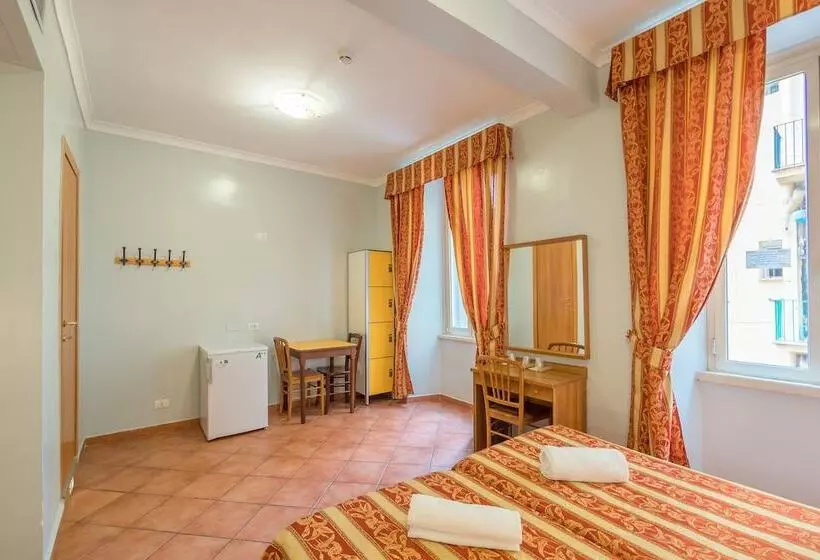 مسافرخانه Alessandro Palace & Bar