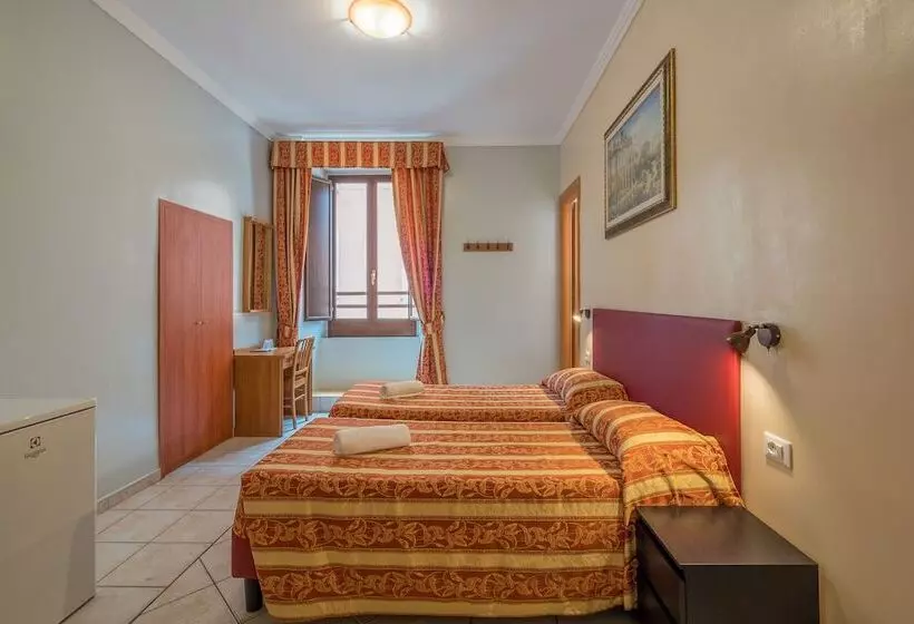 مسافرخانه Alessandro Palace & Bar