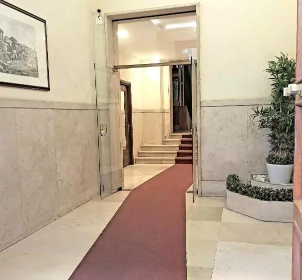 مسافرخانه Dreaming Rome