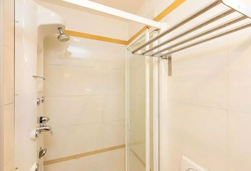 مسافرخانه Internouno Deluxe