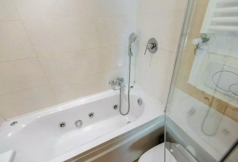 مسافرخانه Internouno Deluxe