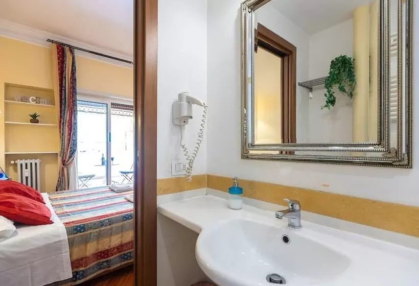 مسافرخانه Internouno Deluxe