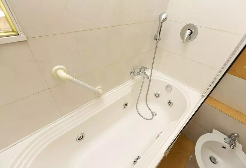 مسافرخانه Internouno Deluxe