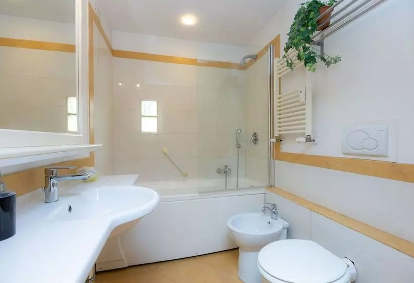 مسافرخانه Internouno Deluxe