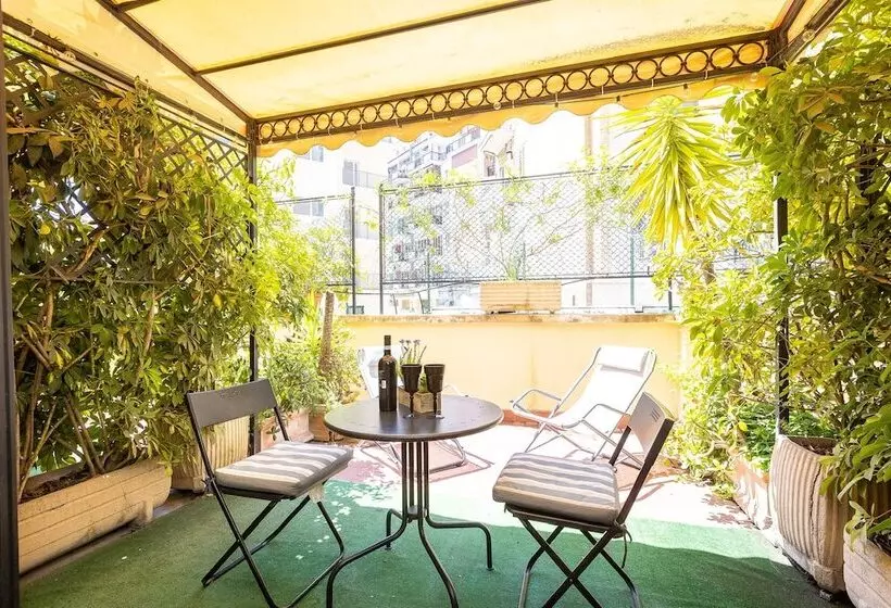 مسافرخانه Internouno Deluxe