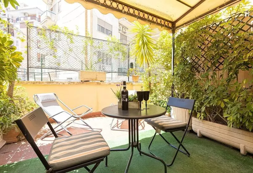 مسافرخانه Internouno Deluxe