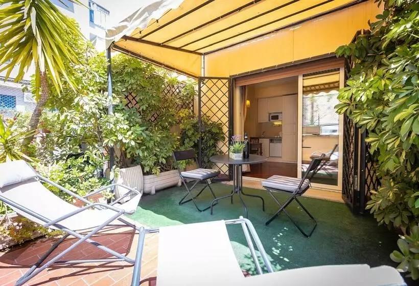 مسافرخانه Internouno Deluxe