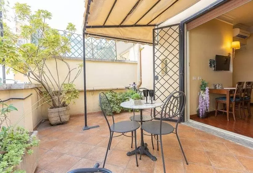 مسافرخانه Internouno Deluxe