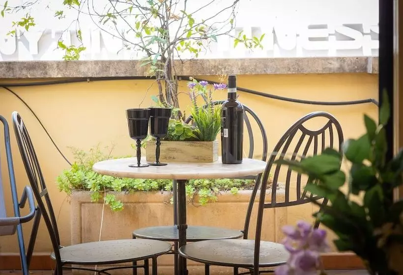 مسافرخانه Internouno Deluxe