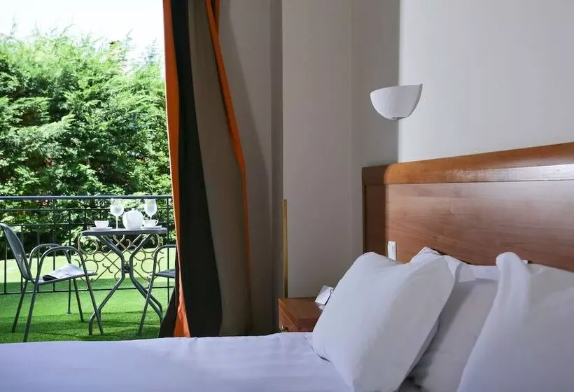 בית מלון כפרי Chloe Luxury