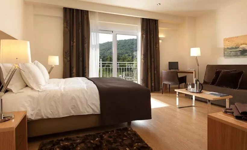 בית מלון כפרי Chloe Luxury