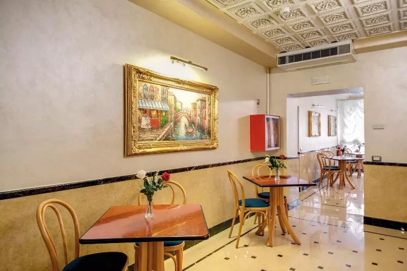 هتل Domus Cavanis