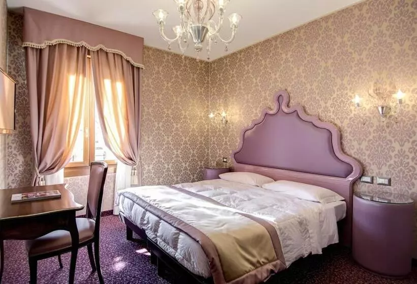 هتل Domus Cavanis