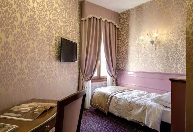 هتل Domus Cavanis