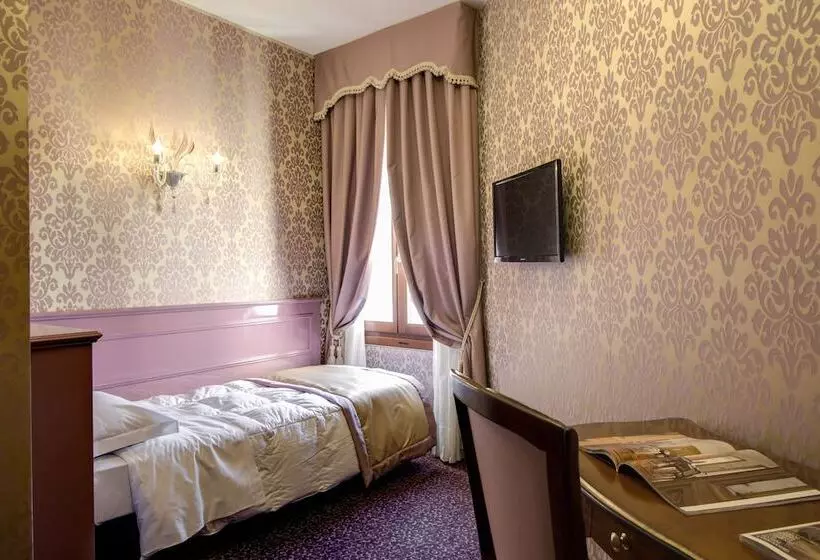 هتل Domus Cavanis