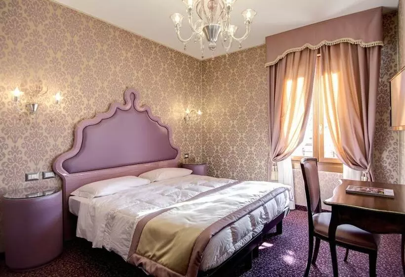 هتل Domus Cavanis