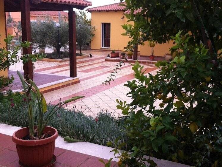 Отель Su Nuraxi