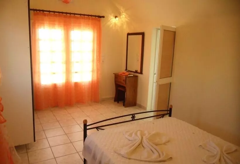 בית מלון כפרי Villa Iliovasilema Santorini