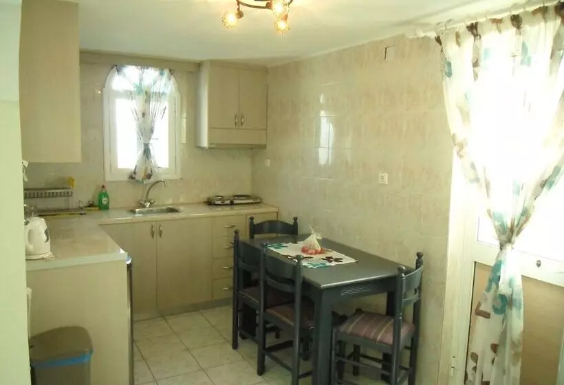 בית מלון כפרי Villa Iliovasilema Santorini